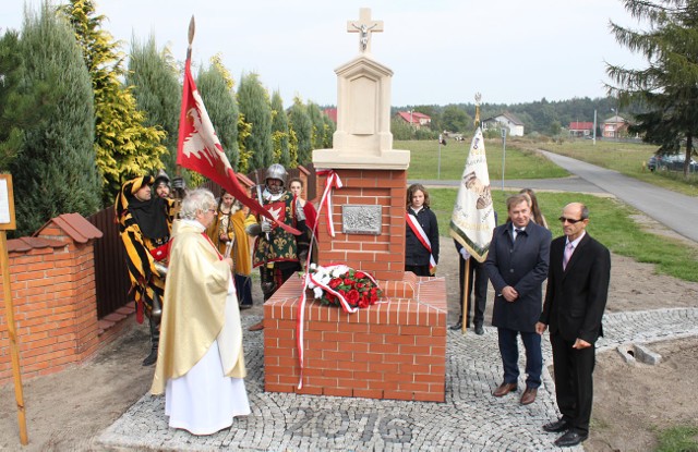 Krzyż Grunwaldzki zbudowany został w Antoniowie w 1910 roku, teraz został odnowiony i poświęcony