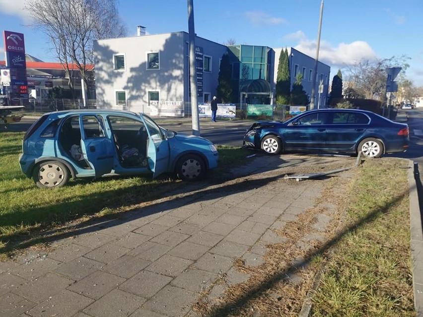 Kolizja  w Bydgoszczy. Na Błoniu zderzył się dwa auta osobowe