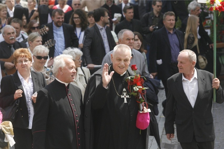Biskup Zbigniew Kiernikowski przejął diecezję legnicką. Chce nieść ludziom nadzieję (ZDJĘCIA)
