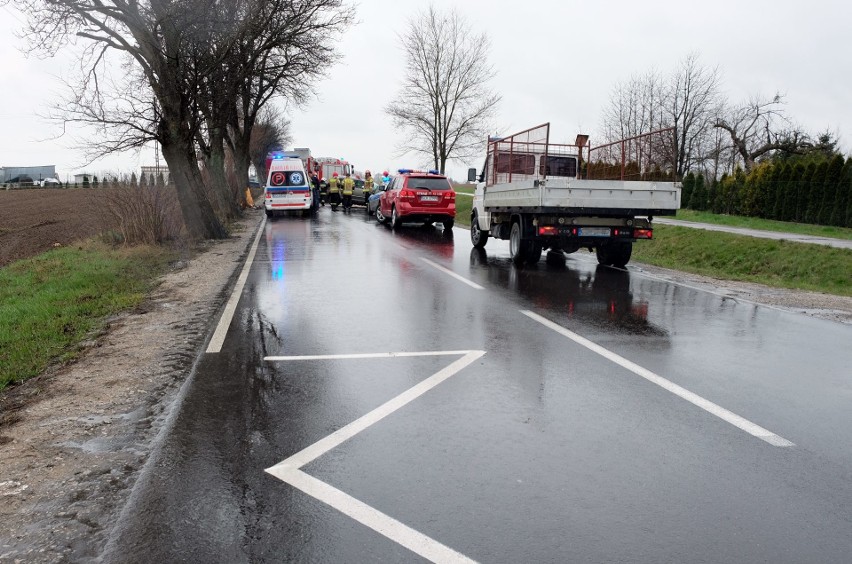 Wypadek koło Chojnic w poniedziałek, 12.04.2021 r. Na DW 212...