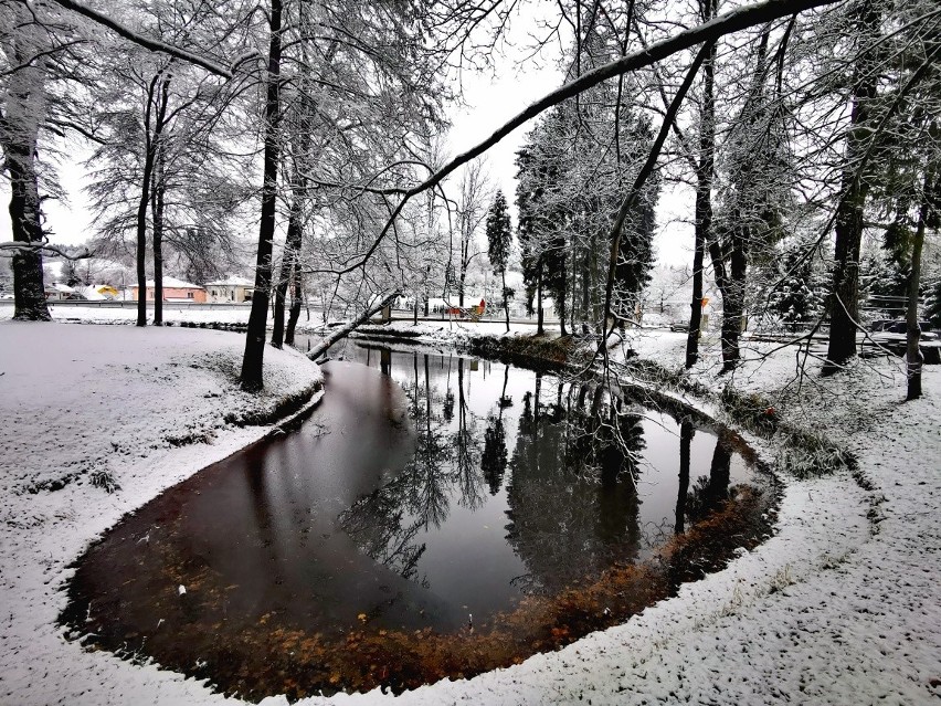 Pałac w Olszanicy na Podkarpaciu w zimowej scenerii. Cóż za piękny krajobraz [ZDJĘCIA]
