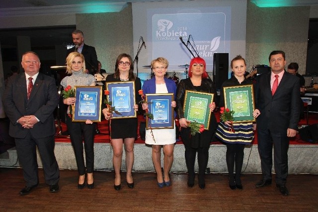 Od lewej - Karina Przybyło-Kisielewska, Anna Szewczyk, Marzena Urban-Żelazowska, Iwona Chojnacka, Katarzyna Smolarska i poseł Jan Cedzyński.