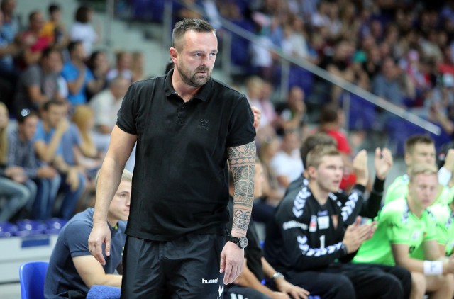 Trener Rafał Biały nie może być zadowolony z postawy swojego zespołu w meczu w Zabrzu.