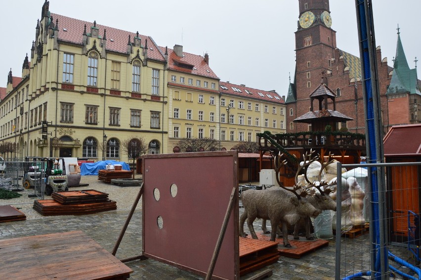 Przygotowania do Jarmarku Bożonarodzeniowego na wrocławskim...