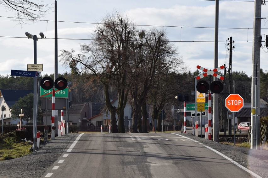 Przejazd kolejowy pomiędzy Schodnią a Nowa Schodnią, na...