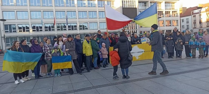 Pokojowa manifestacja w Koszalinie w drugą rocznicę ataku Rosji na Ukrainę [ZDJĘCIA]