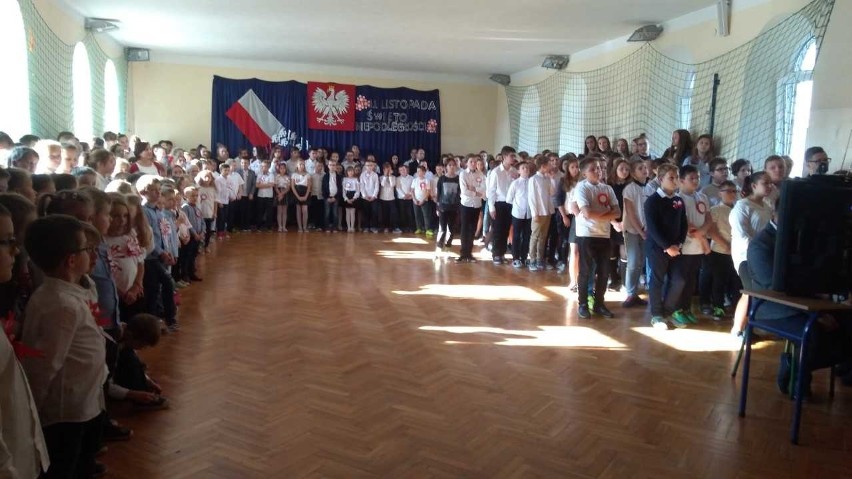 "Rekord dla Niepodległej" w Niepublicznej Szkole Podstawowej i Gimnazjum imienia Juliusza Słowackiego w Radomiu