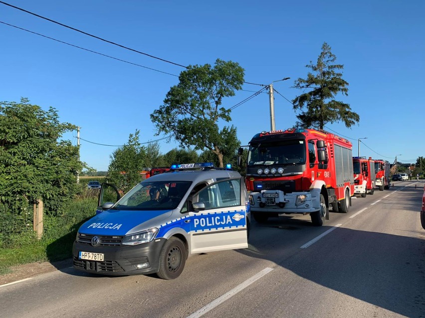 Zdunki. Wypadek na DK 65 na trasie Ełk - Grajewo. Wywróciła się ciężarówka z piachem. Jedna osoba ranna [ZDJĘCIA]