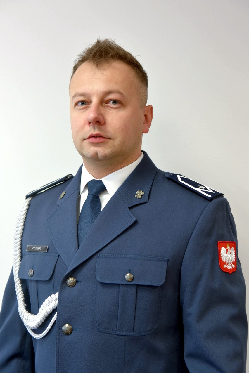 Młodszy chorąży Piotr Osiński w służbowym mundurze.