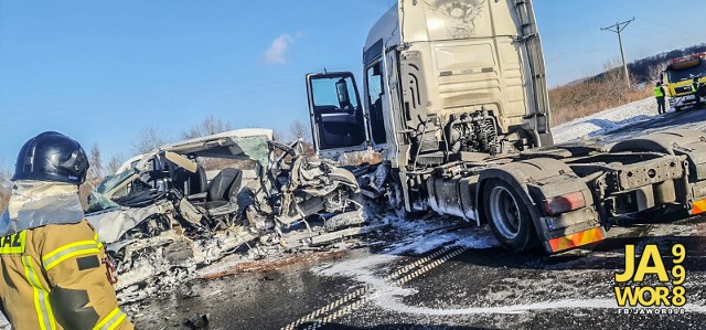 Wypadek na obwodnicy Bolkowa, droga krajowa nr 3. 21.01.2022