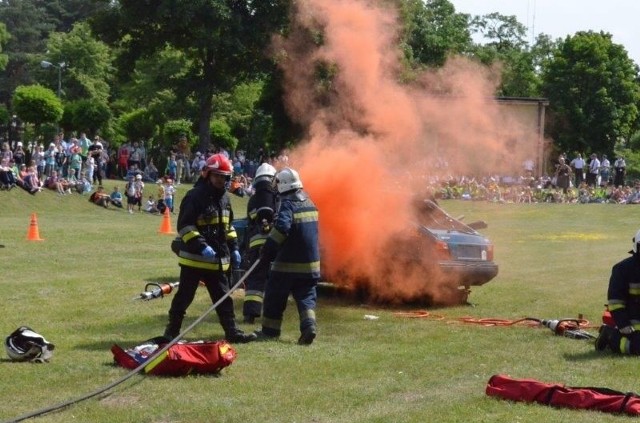 Atrakcją dla uczniów placówki w Nowym Mieście nad Pilicą była inscenizacja wypadku drogowego zaprezentowana na terenie Centrum Szkolenia Policji w Legionowie. 