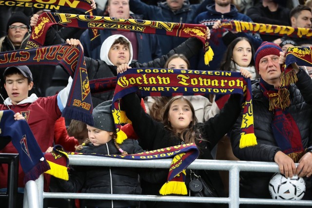 Kibice na meczu Pogoń - Lechia. Z Gdańska przyjechało ok. tysiąca fanów.