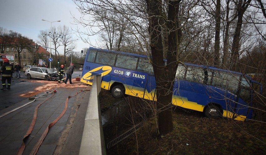 Dwie osoby zostały ranne w wypadku, do którego doszło w...