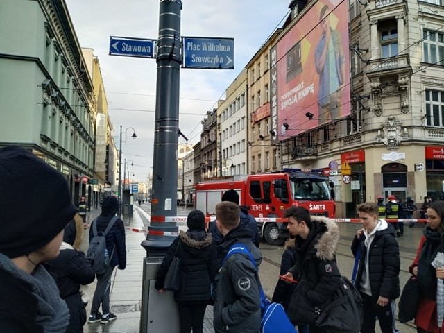 Alarm pod Galerią Katowicką, policja zabezpieczyła walizkę.Zobacz kolejne zdjęcia. Przesuwaj zdjęcia w prawo - naciśnij strzałkę lub przycisk NASTĘPNE