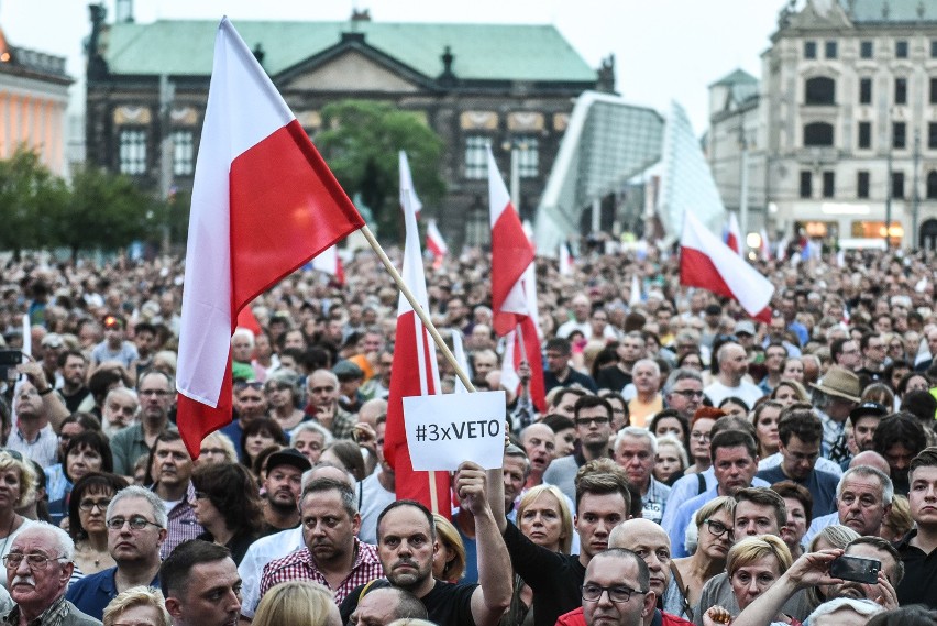 Ostatnio plac Wolności w Poznaniu był miejscem protestów. W...