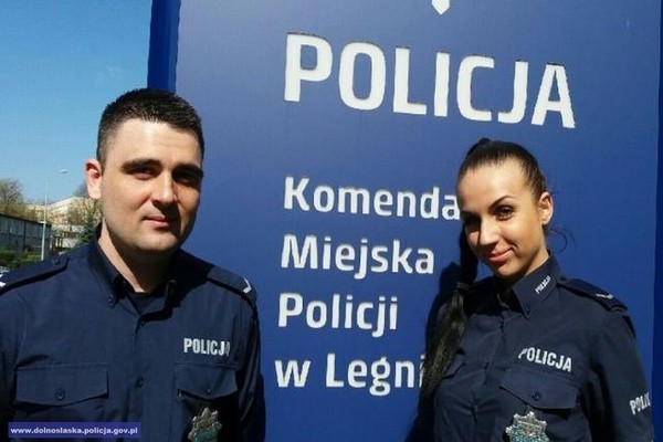 Sierżant Marcelina Rudnicka i sierżant Radosław Kupiec z legnickiej policji