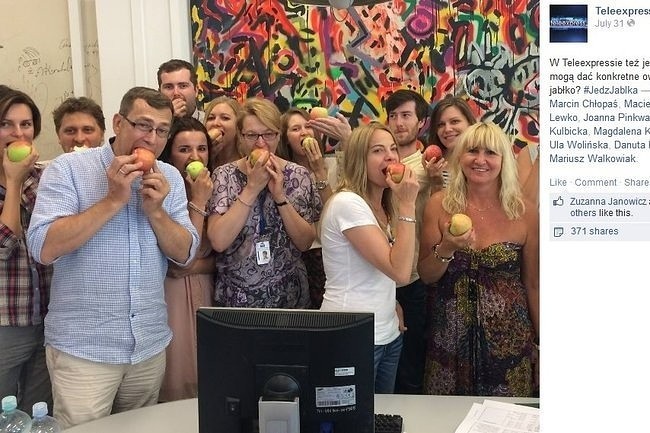 Do jedzenia jabłek zachęca także redakcja Teleexpressu z...