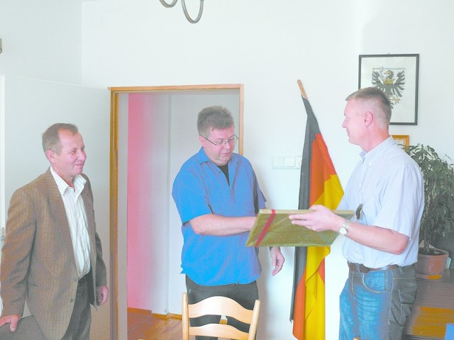 Arnold Czech podczas spotkania z przedstawicielami mniejszości niemieckiej w Toruniu.