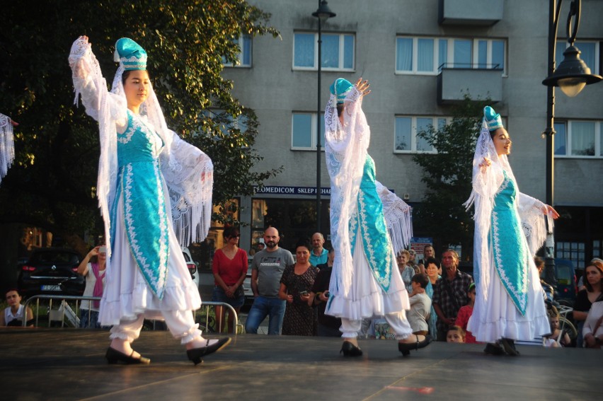 Kraków. Tatarski zespół "Buńczuk" wystąpił w Rynku Podgórskim [ZDJĘCIA]