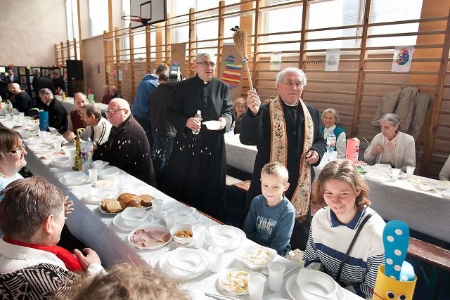 Śniadanie wielkanocne w słupskim Caritasie.