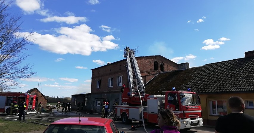 Całkowitemu spaleniu uległa przybudówka, w której znajdowały...