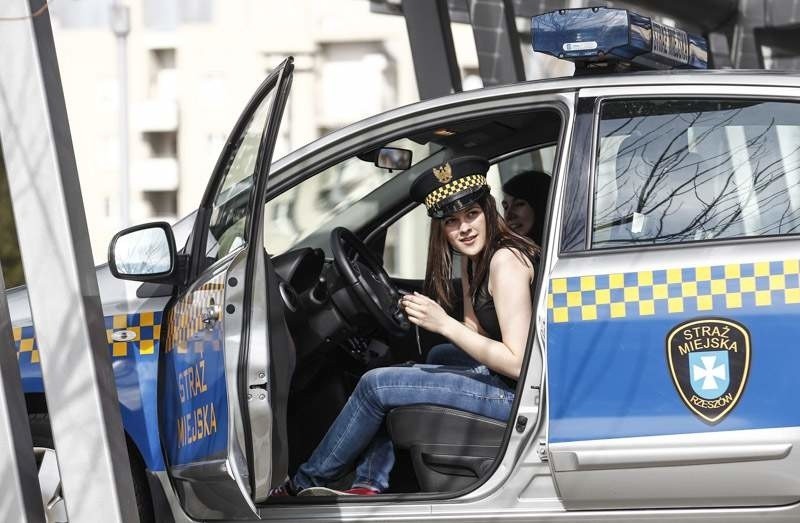 Na WSPiA pokazywali, jak zatrzymać auto z przestępcami [FOTO]