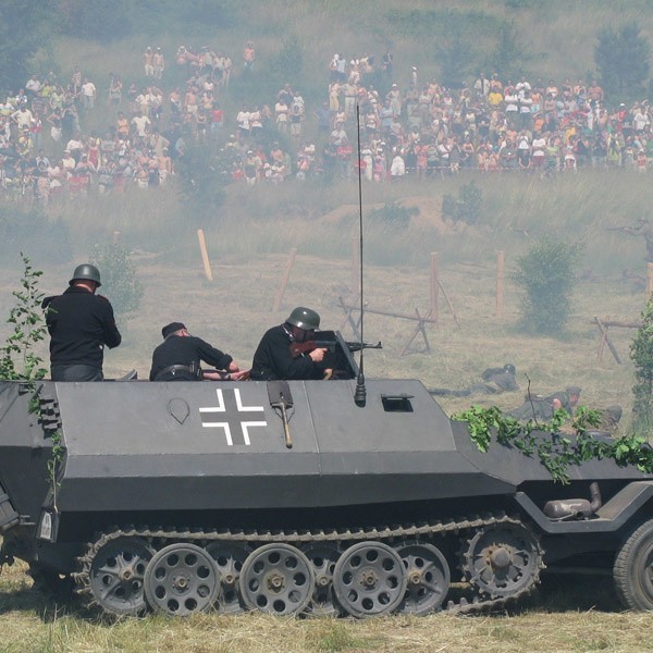 Na sanocką inscenizację udało się ściągnąć unikalne pojazdy opancerzone.