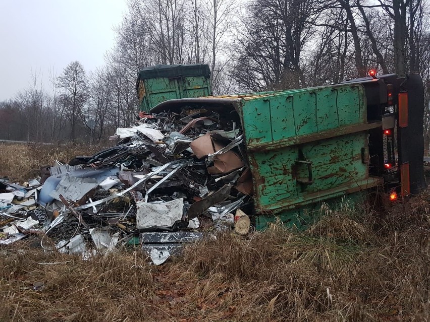 Dziś w Siemyślu, koło Kołobrzegu, samochód ciężarowy wypadł...