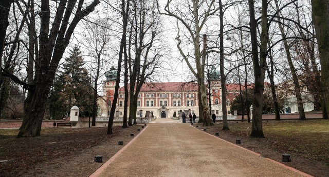 Park wewnętrzny przy zamku z Łańcucie już biletowany.