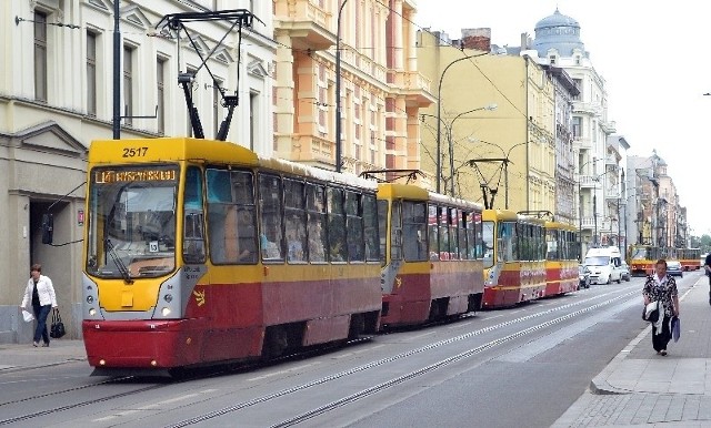 Tramwajowe stada tworzą się na ul. Narutowicza, często dołączają też autobusy linii 96, 86, 57, które kursują zmienionymi trasami.