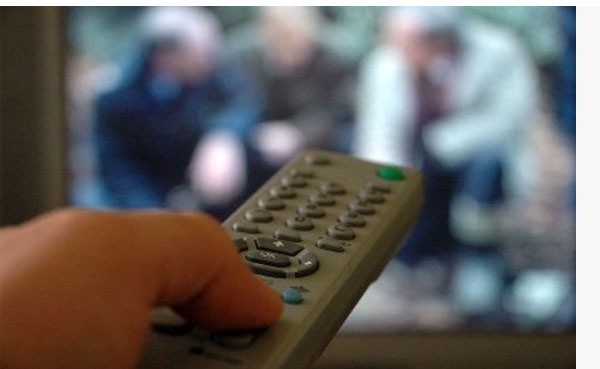 Do starszych odbiorników telewizyjnych trzeba dokupić dekoder, a nowe, z tunerem MPEG-4 – przestroić.