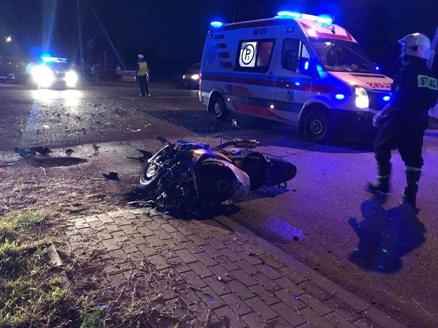 Wypadek motocyklisty w Dobrzyniewie Dużym. 29-latek nie żyje. Pierwszeństwo wymusił 18-letni kierowca opla.