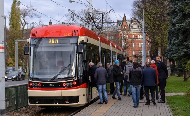 W czwartek 31.10.2019 dwa nowe tramwaje PESA wyjechały na gdańskie torowiska