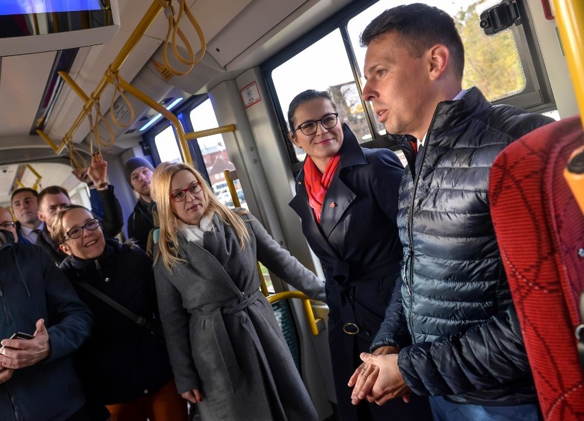 W czwartek 31.10.2019 dwa nowe tramwaje PESA wyjechały na...