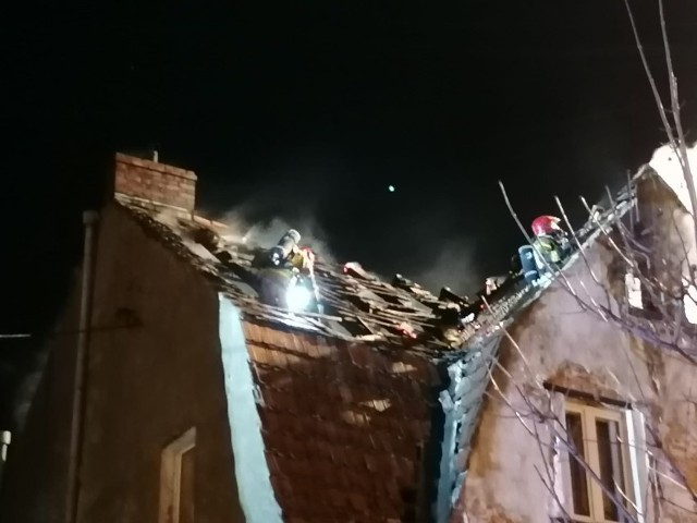 Pożar kamienicy przy ul. Wąskiej w Zielonej Górze gasiło 15 jednostek