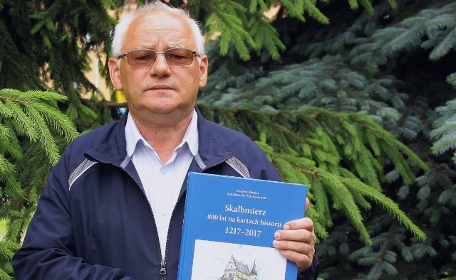 Andrzej Bienias prezentuje nową monografię Skalbmierza.