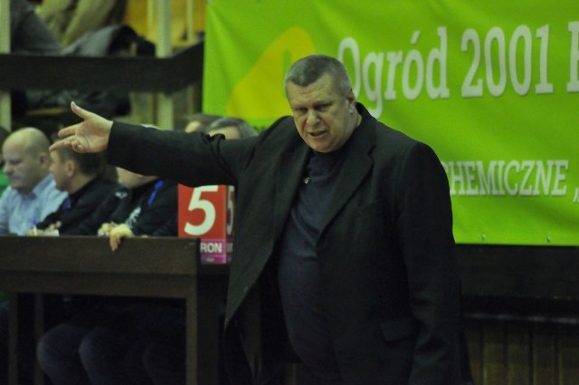Trener Siarki Zbigniew Pyszniak ma sporo problemów kadrowych przed meczem z Treflem Sopot.