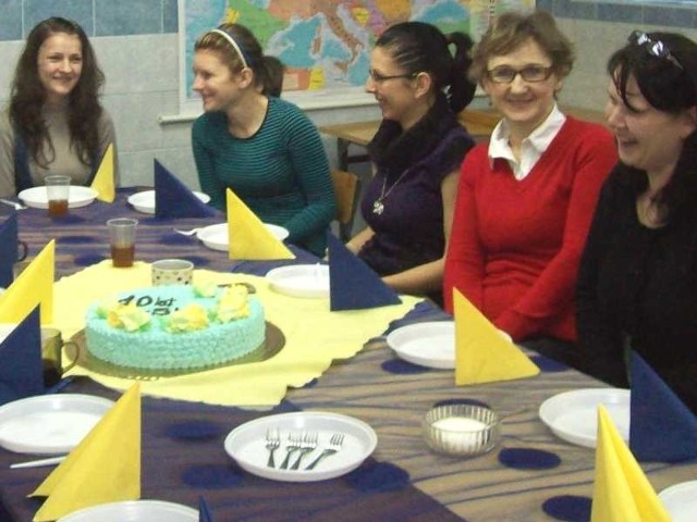 Dziesiąte urodziny Szkolnego Klubu Europejskiego w buskim &#8222;ekonomiku&#8221; fetowali uczniowie i nauczyciele.