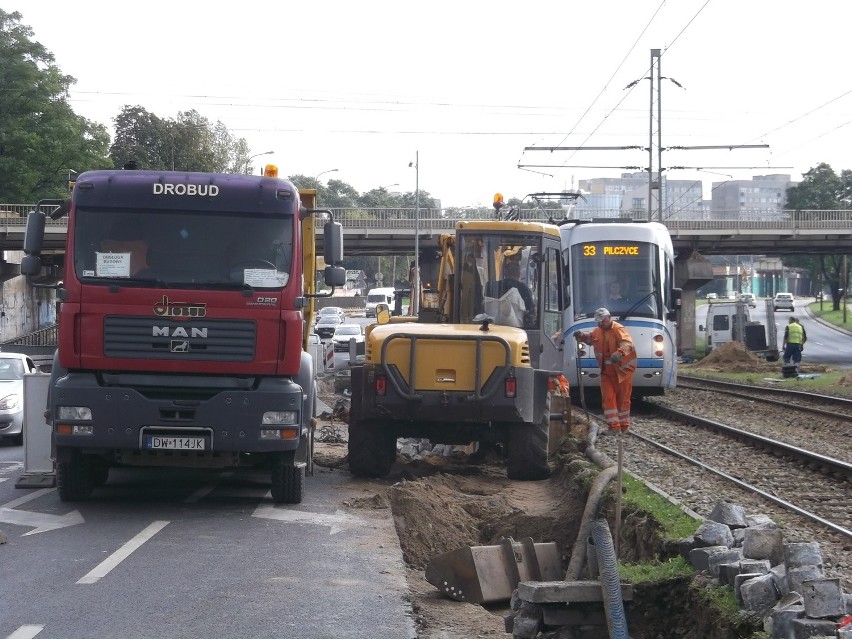 Wrocław: Remont Legnickiej ma ułatwić dojazd do Magnolia Park (ZDJĘCIA)