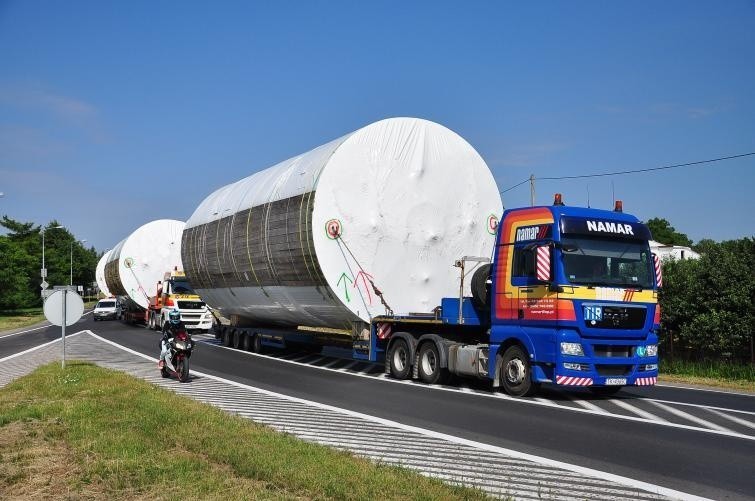 Gigantyczny transport z Kielc dotarł do Sandomierza
