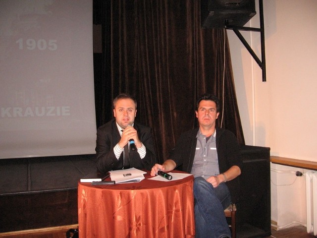O Stanisławie Kelles - Krauzie mówi Mateusz Mąkosa. Z prawej-j- Marcin Kępa, prezes RTN