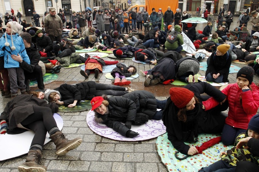 Protest dla puszczy z mandalami [ZDJĘCIA, WIDEO]