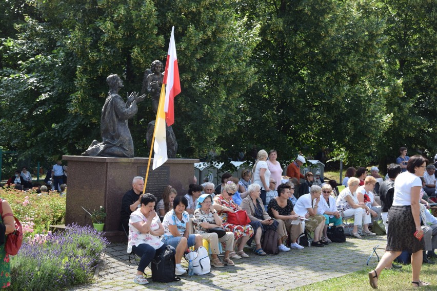 Kilkadziesiąt tysięcy wiernych bierze udział w Pielgrzymce...