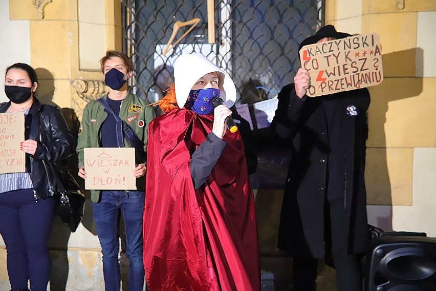 Kolejny uczestnik zwrócił uwagę na większe ryzyko powikłań,...