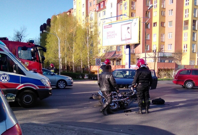 Wypadek na Zachodniej. Samochód zderzył się z motocyklem (ZDJĘCIA)