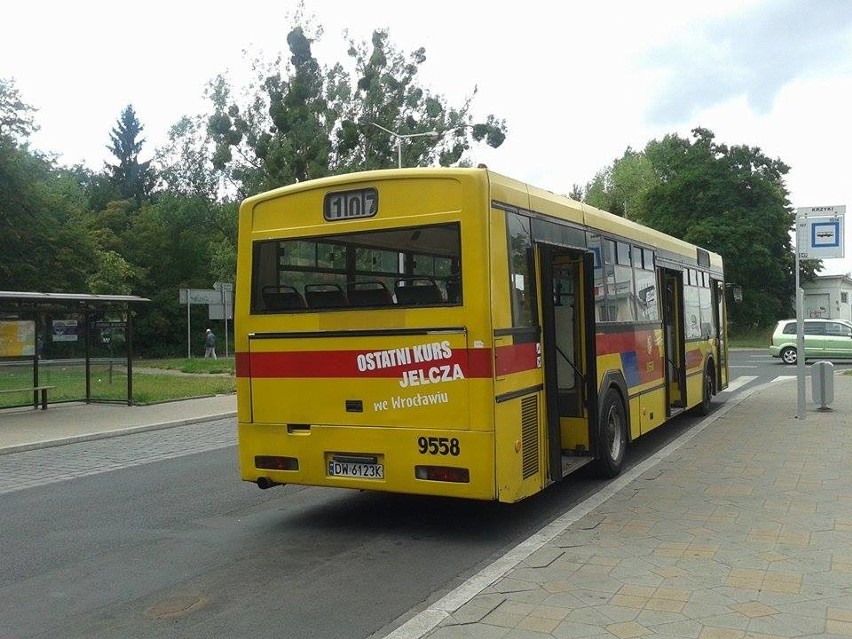 Jelcz pożegnał się z Wrocławiem. Ostatni kurs autobusu (ZOBACZ ZDJĘCIA)