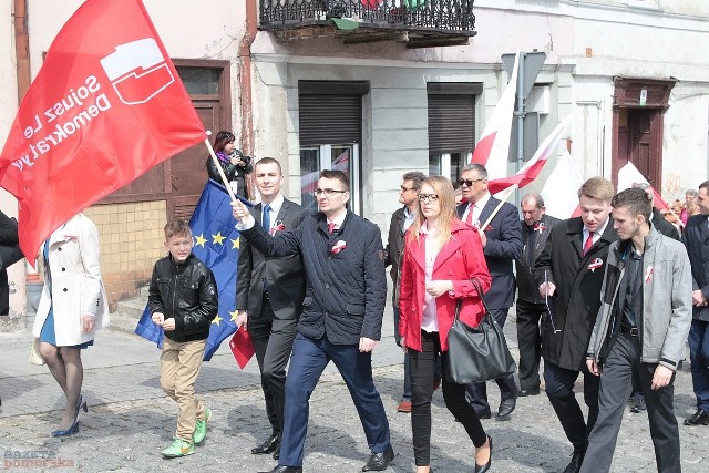 W poniedziałek ulicami Włocławka przeszedł pochód pierwszomajowy zorganizowany przez SLD. Przemarsz rozpoczął się pod pomnikiem Ludzi Pracy na bulwarach. Stamtąd uczestnicy przemaszerowali na pl. Wolności.