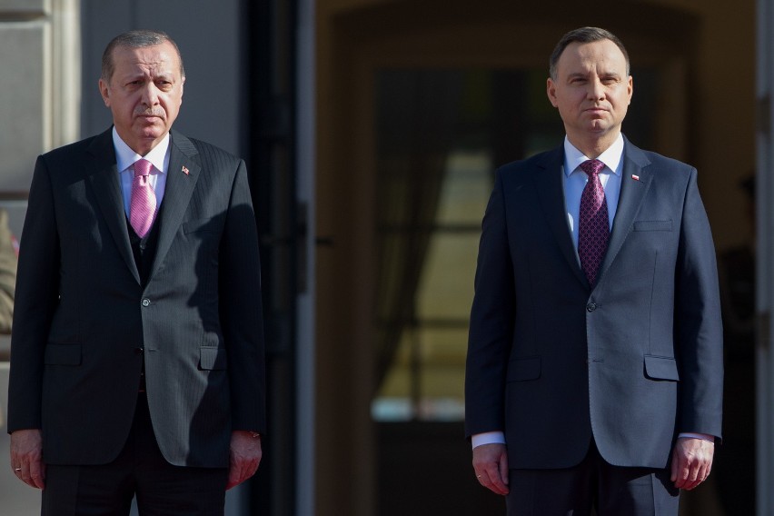Recep Erdogan w Polsce witany z honorami. Opozycja krytykuje zaproszenie prezydenta Turcji
