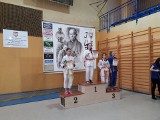 Medale zawodników koszalińskiego Samuraja na tatami w Szubinie 