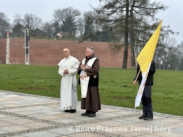 Węgrzy w niezwykły sposób zapraszają na spotkanie z papieżem...